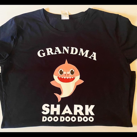 J&W Tops - Grandma shark J&W Tops - Grandma shark